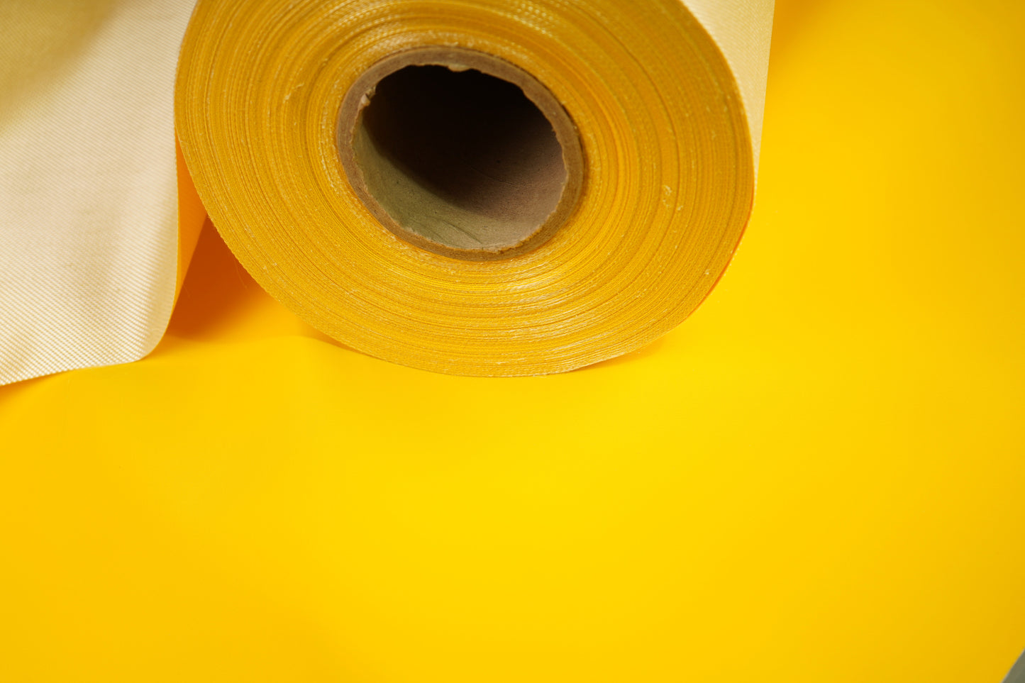 560 GSM Single Side Coated PVC Fabric Yellow 1.37