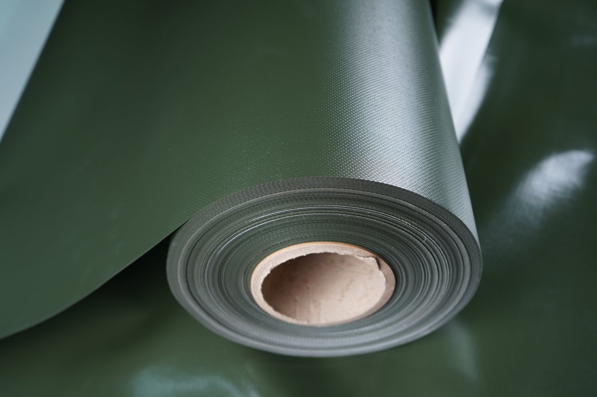 600 GSM Double Side Coated PVC Fabric 1000D Olive Green Glossy 1.55