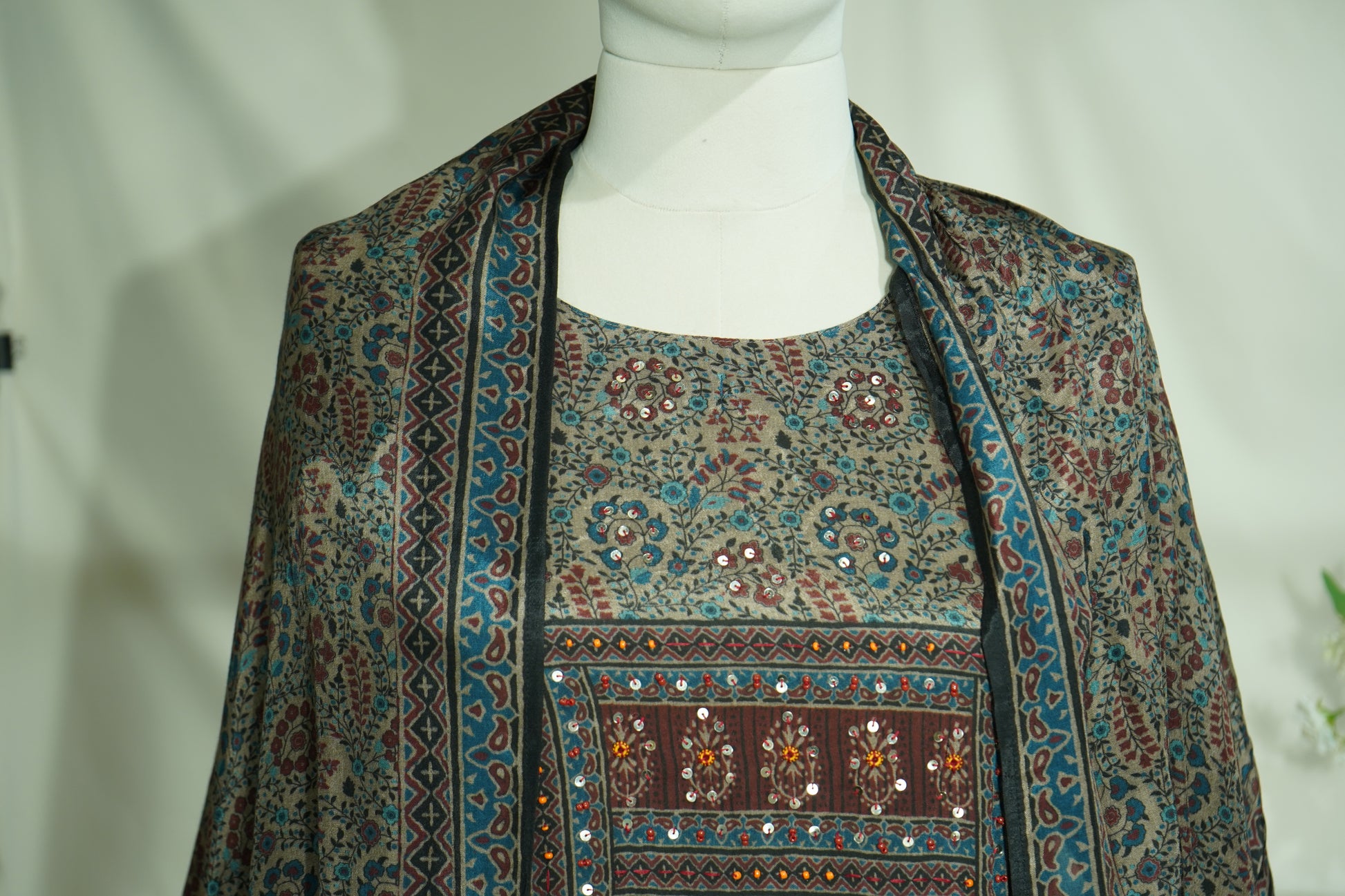 Blue Brown Abstract Print Suit Set With Dupatta (Top-Muslin, Bottom-Santoon, Dupatta-Chiffon)