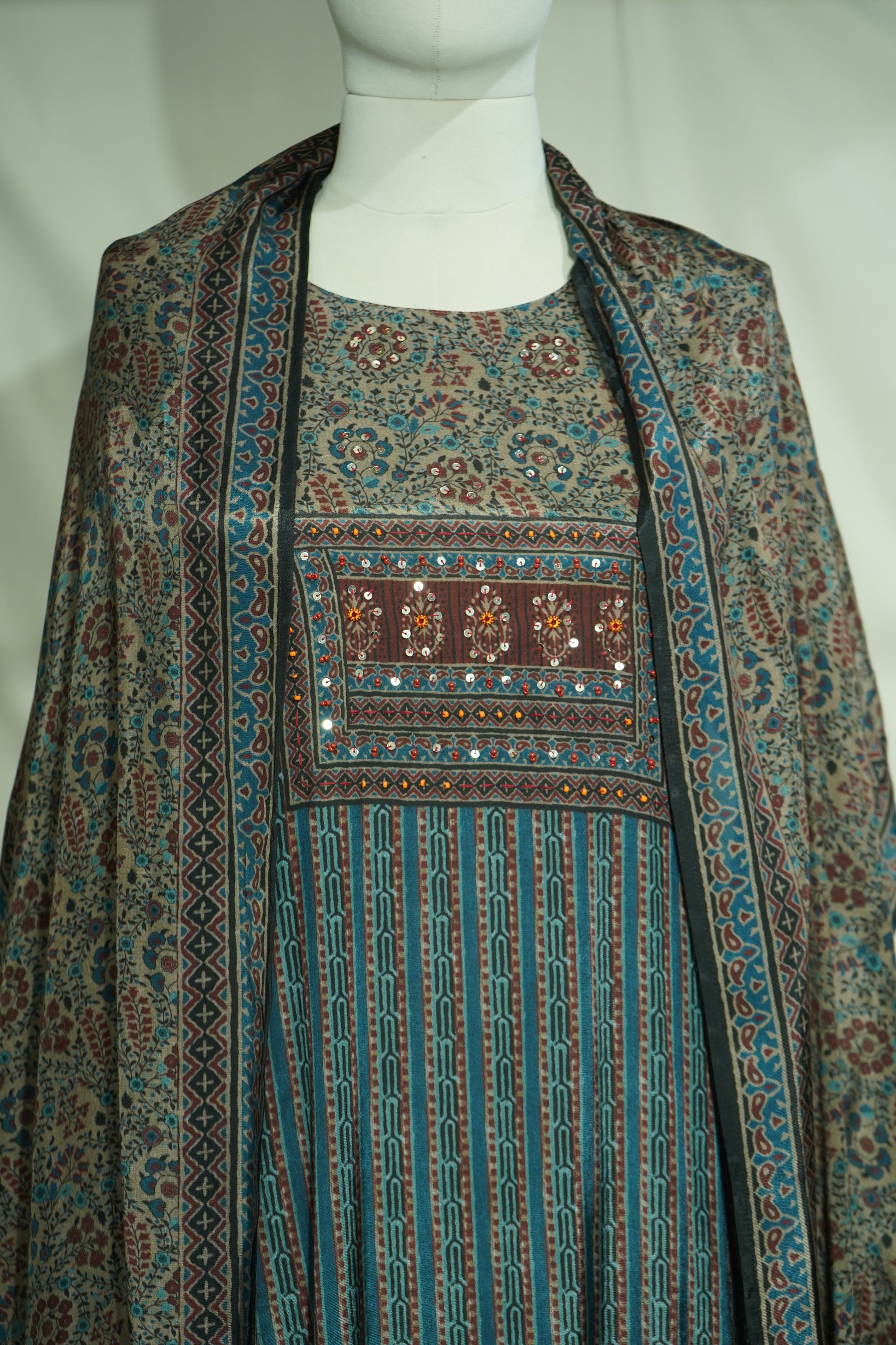 Blue Brown Abstract Print Suit Set With Dupatta (Top-Muslin, Bottom-Santoon, Dupatta-Chiffon)