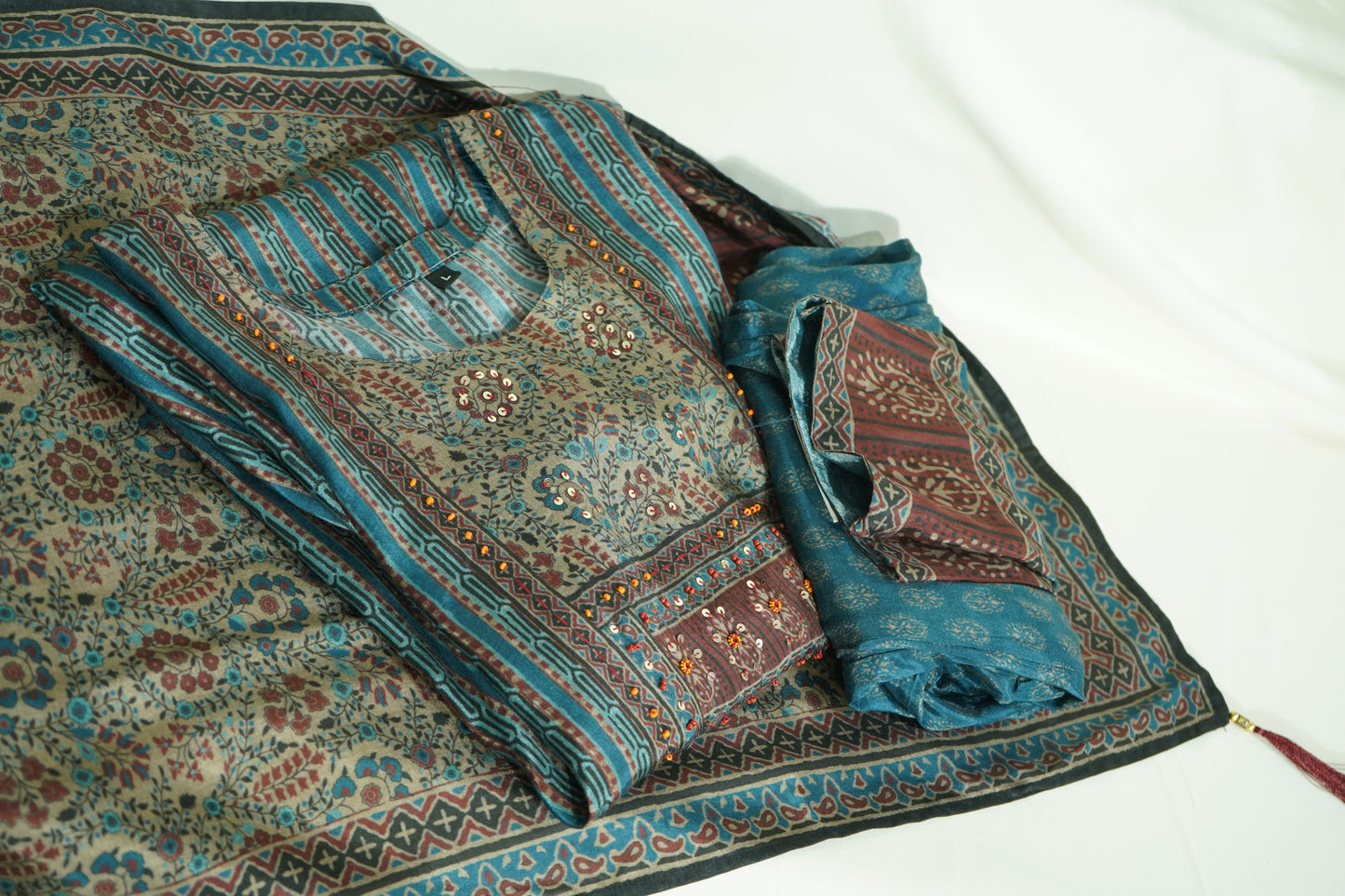 Blue Brown Abstract Print Suit Set With Dupatta (Top-Muslin, Bottom-Santoon, Dupatta-Chiffon)