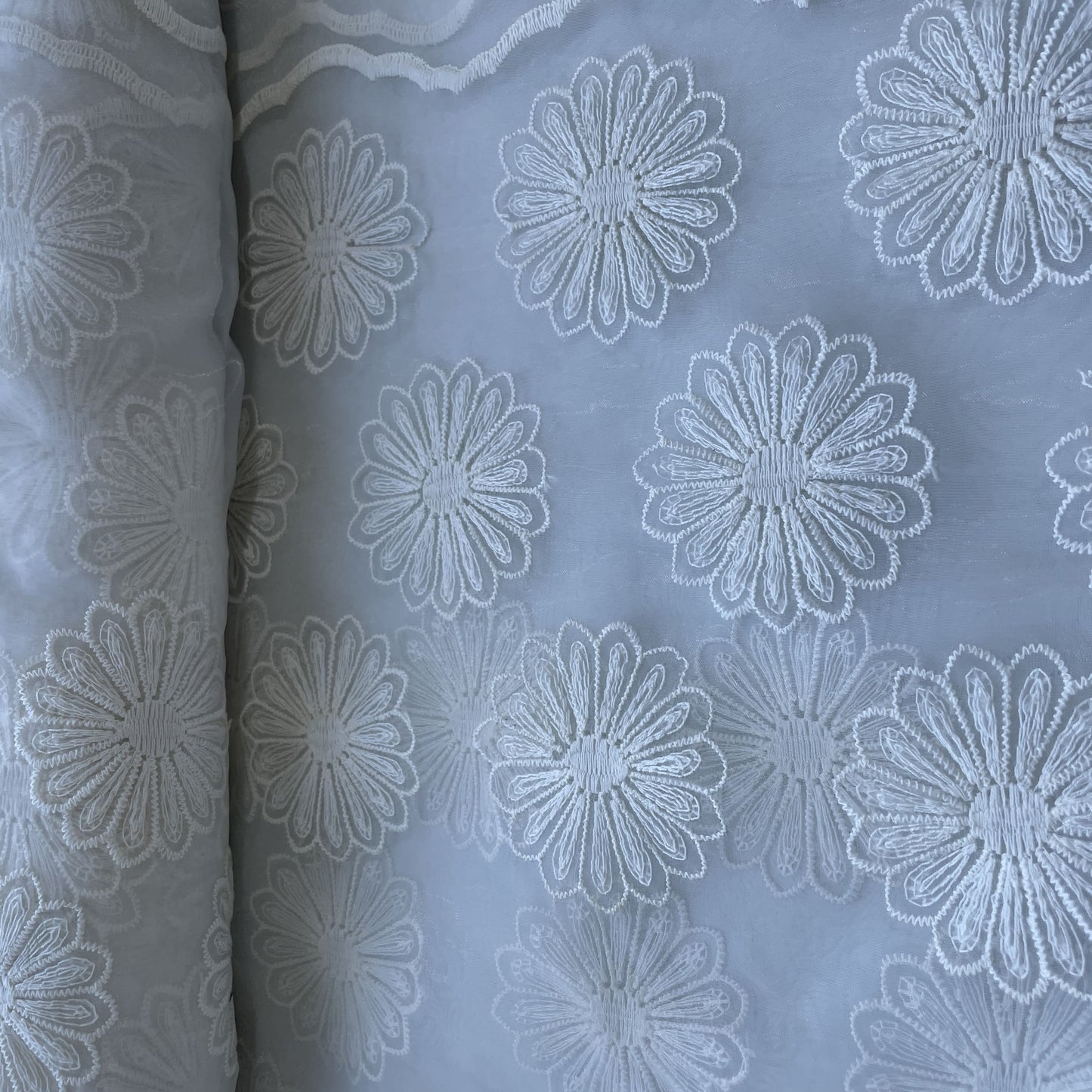 White Floral Embroidery Organza Tissue Fabric 9382